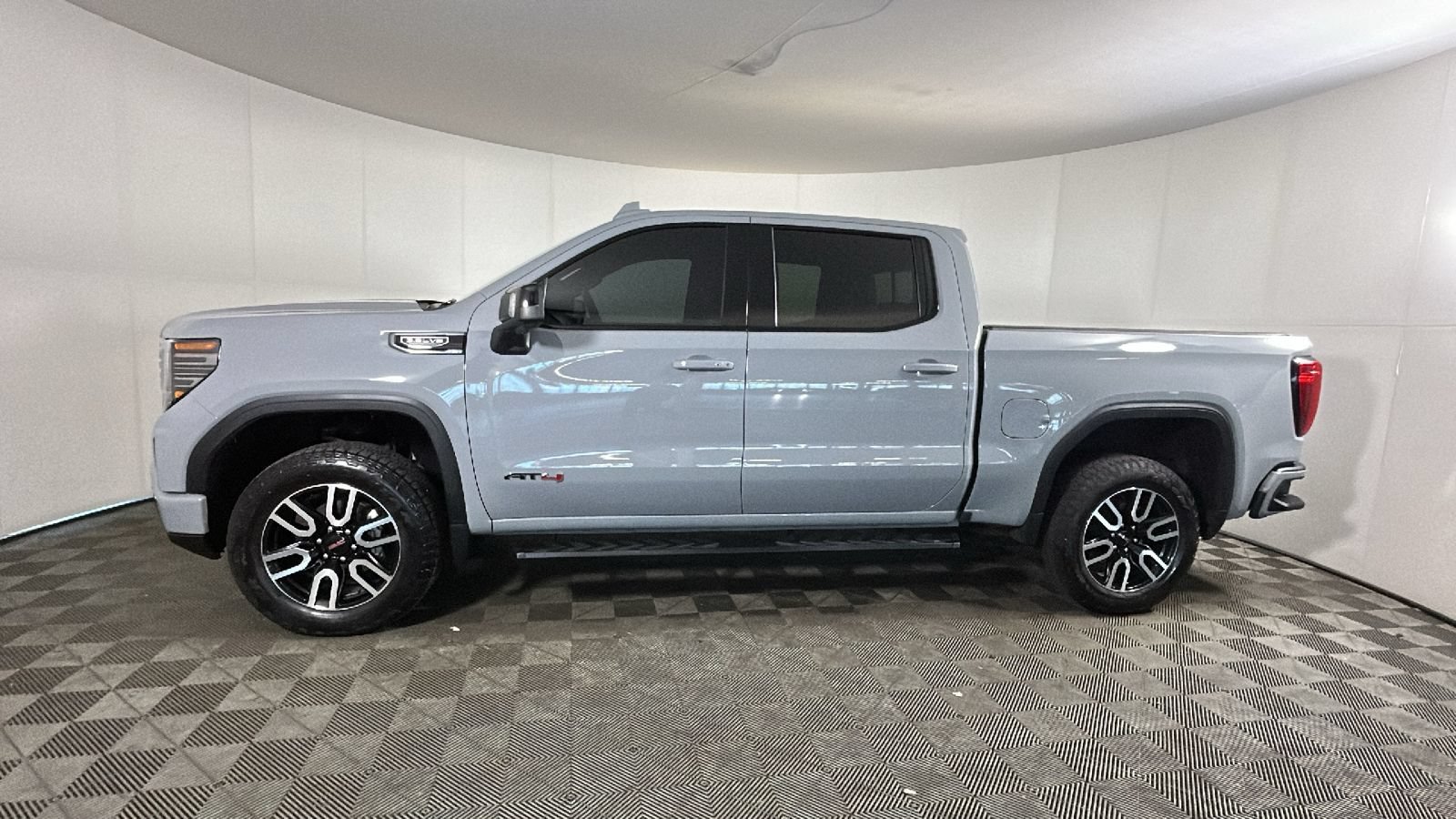Used 2025 GMC Sierra 1500 AT4 w/ AT4 Preferred Package AWD/4WD image 7