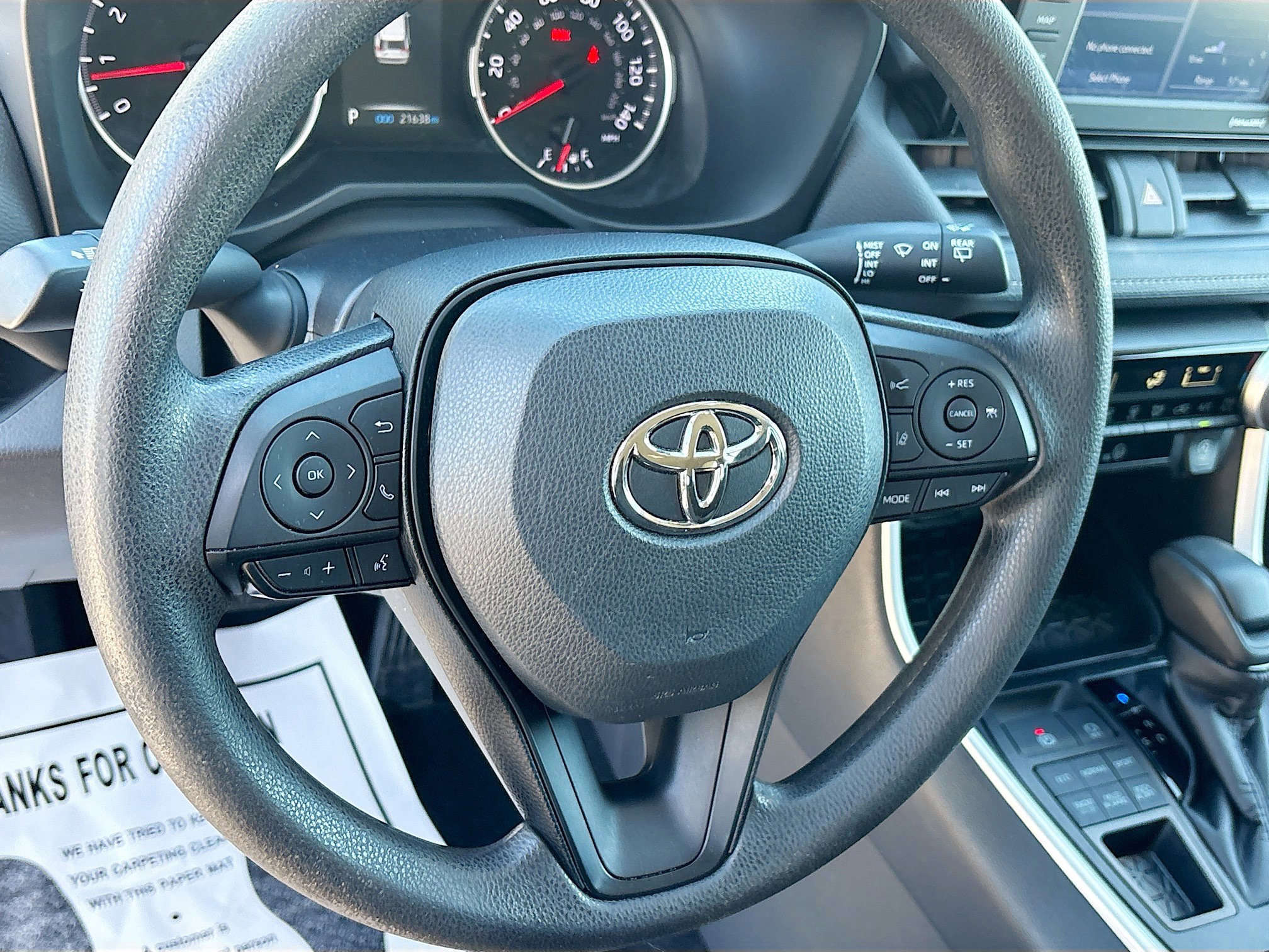 Used 2022 Toyota RAV4 LE image 10