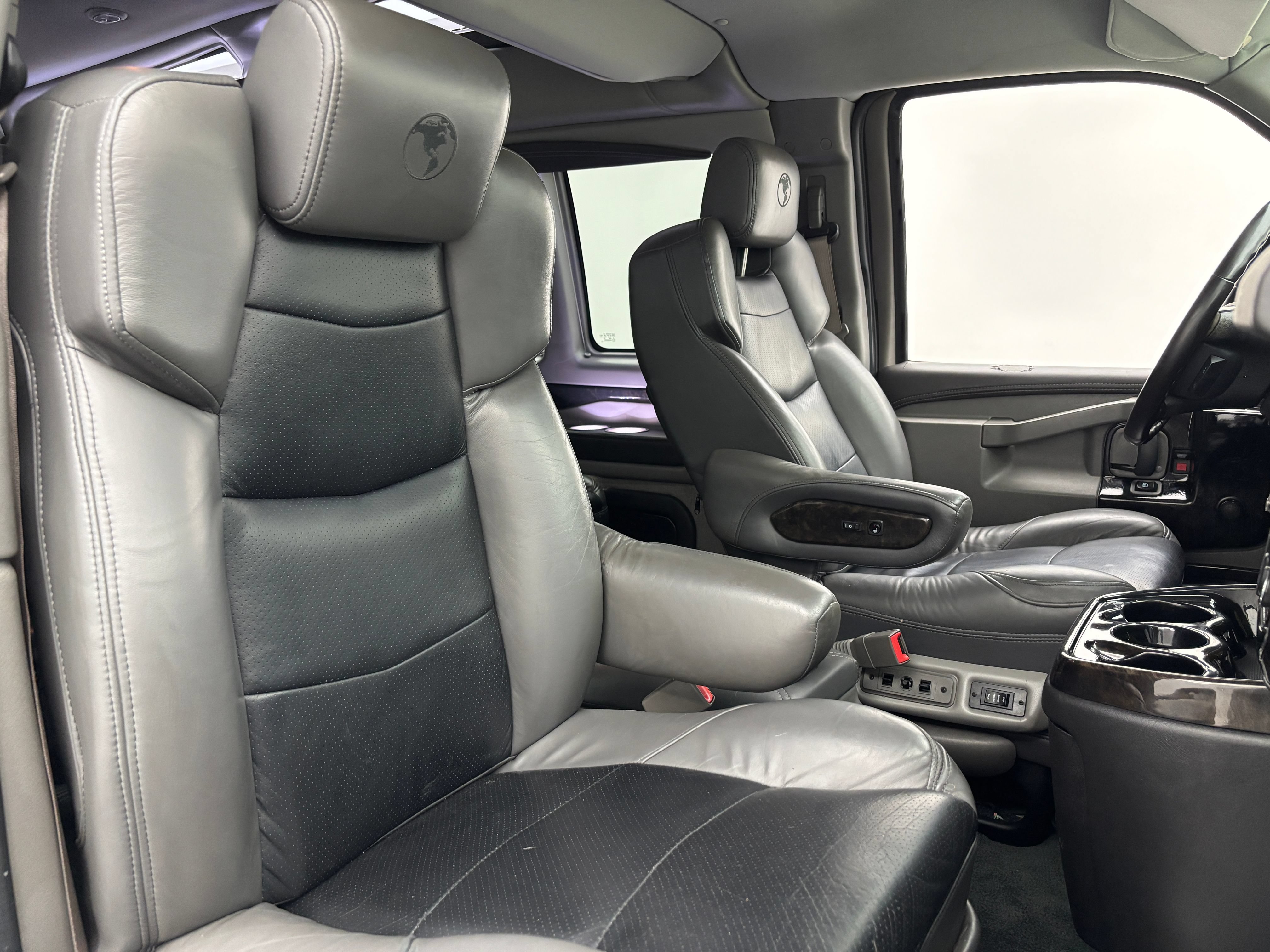 Used 2020 GMC Savana 2500 Extended w/ Enhanced Convenience Package RWD image 25