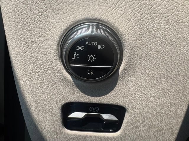 Used 2024 Mercedes-Benz GLC 300 4MATIC image 12