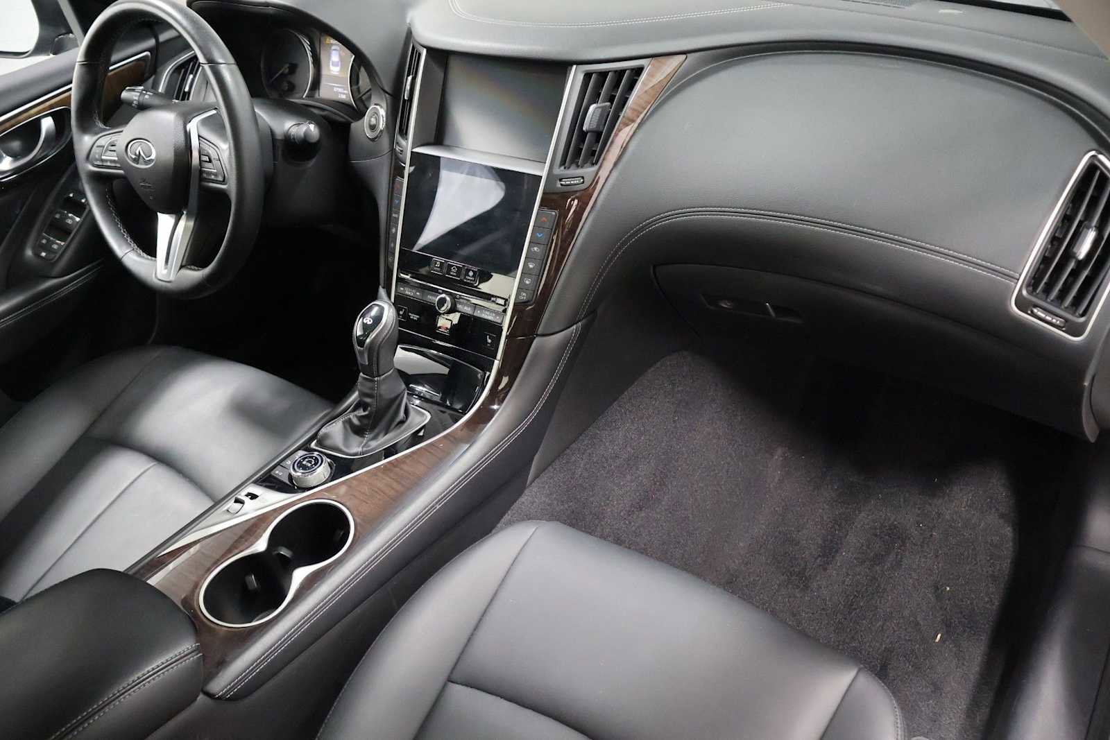 Used 2019 INFINITI Q50 Luxe w/ Essential Package (3.0T Luxe) AWD/4WD image 6
