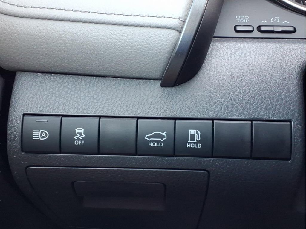 Used 2023 Toyota Camry LE image 24