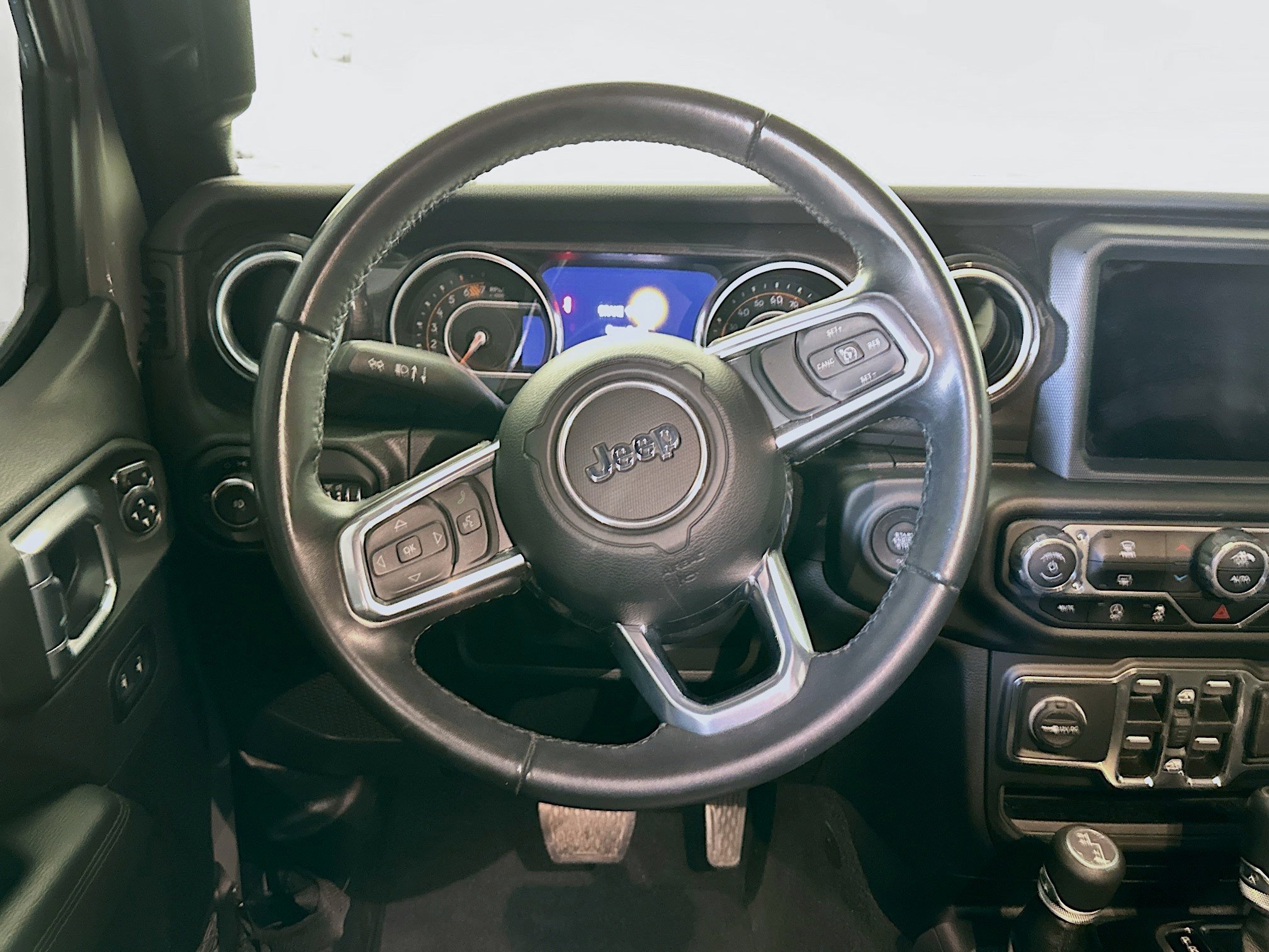 Used 2022 Jeep Wrangler Unlimited Sahara AWD/4WD image 17