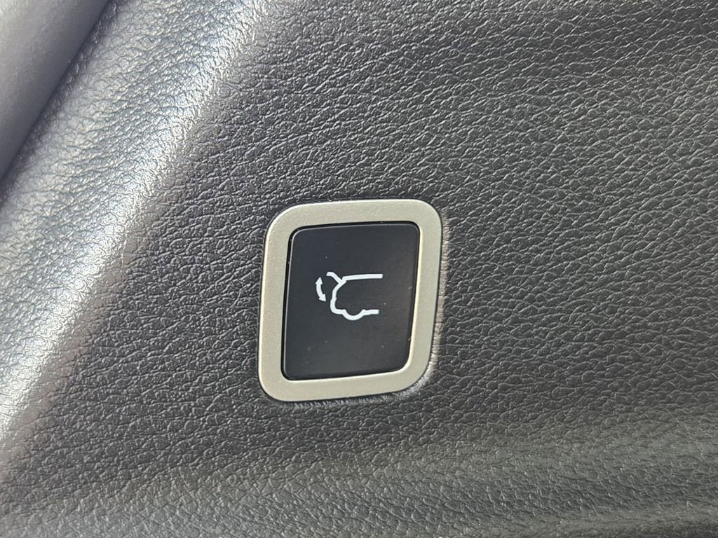 Used 2025 Chrysler Pacifica Select image 11