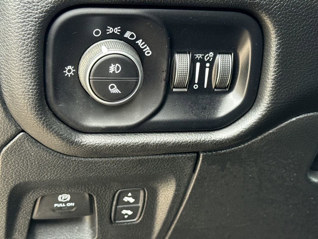 Used 2025 RAM 1500 Laramie image 24