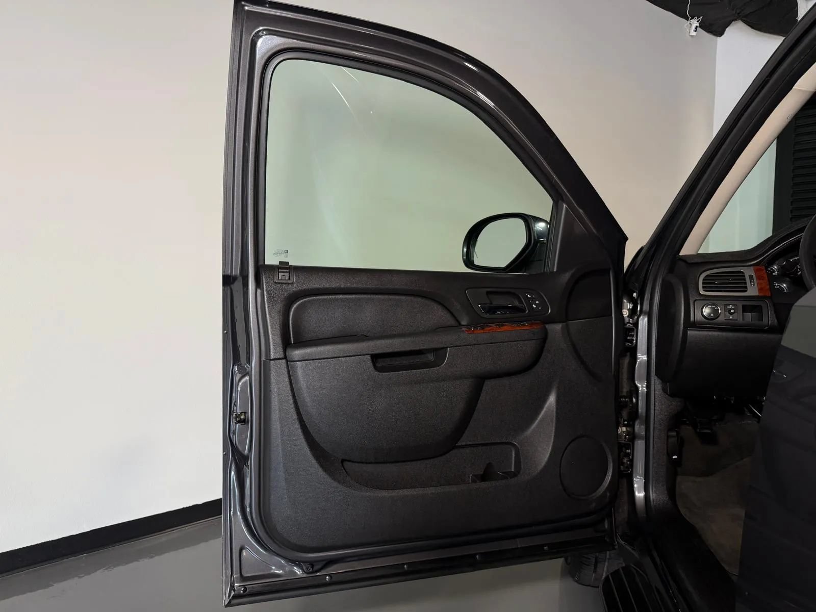 Used 2010 Chevrolet Avalanche LT w/ Luxury Package RWD image 23
