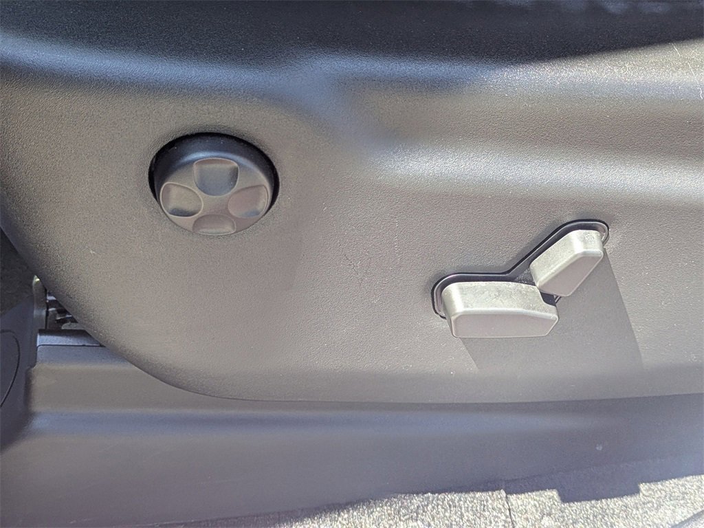 Used 2022 Jeep Grand Cherokee Laredo X image 22