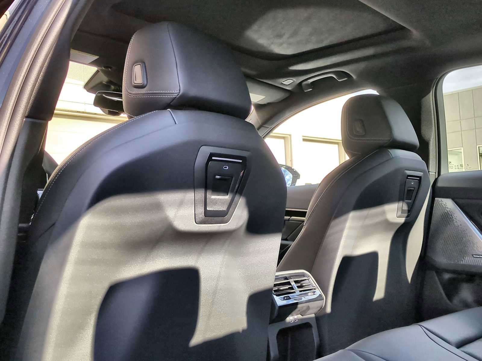 New 2026 BMW 530i xDrive image 18