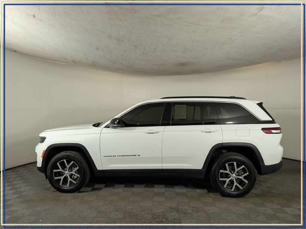 Certified 2025 Jeep Grand Cherokee Limited AWD/4WD image 3