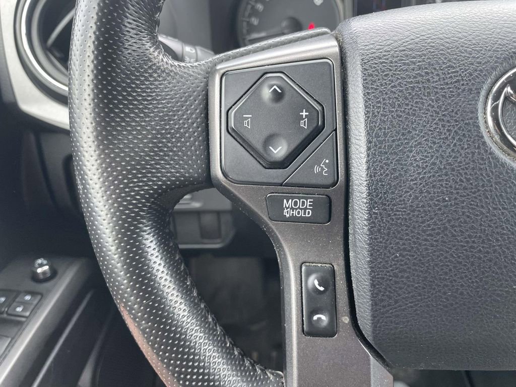 Used 2016 Toyota Tacoma TRD Sport image 31