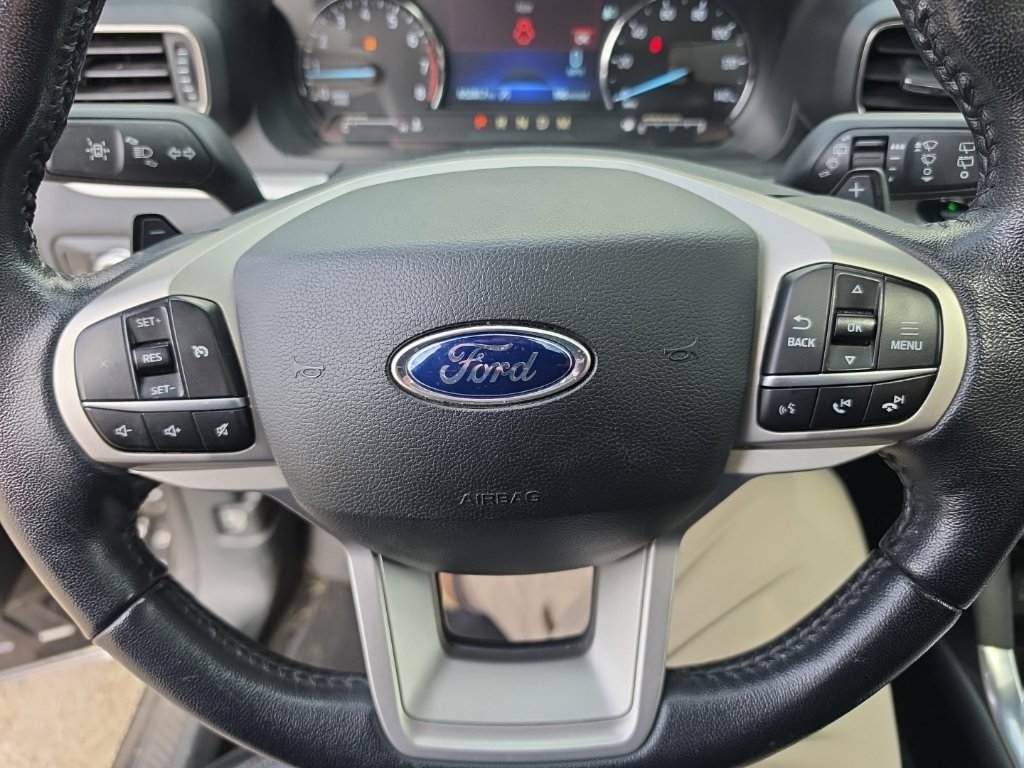 Used 2020 Ford Explorer XLT w/ Equipment Group 202A AWD/4WD image 13
