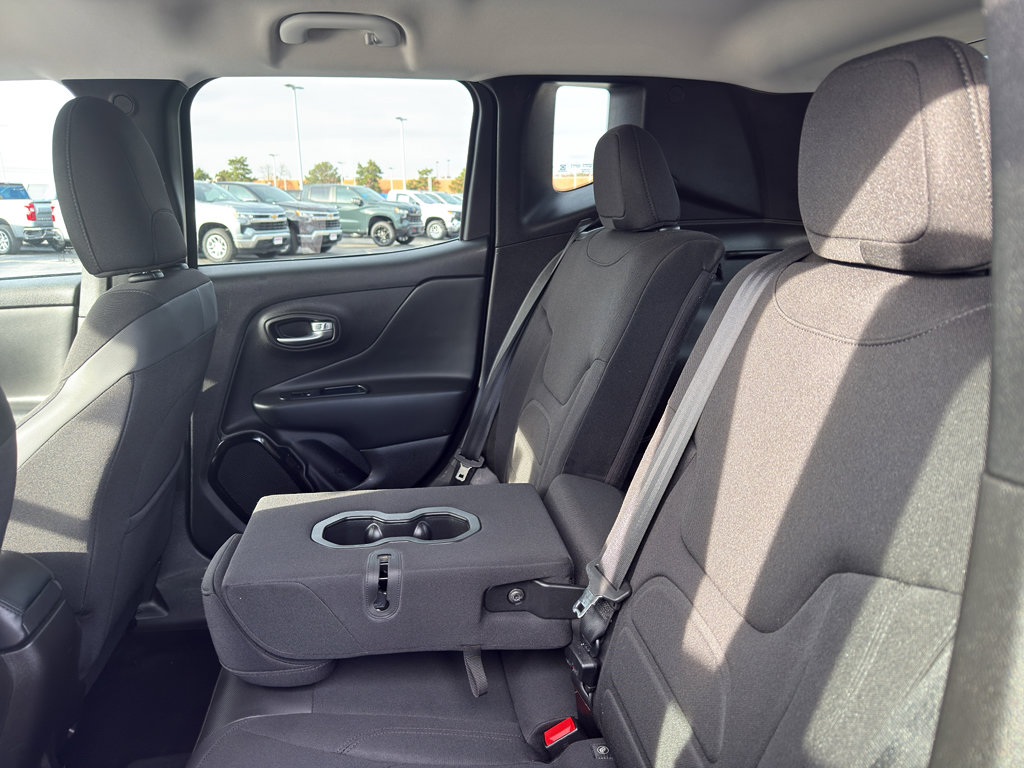 Used 2016 Jeep Renegade Latitude image 32