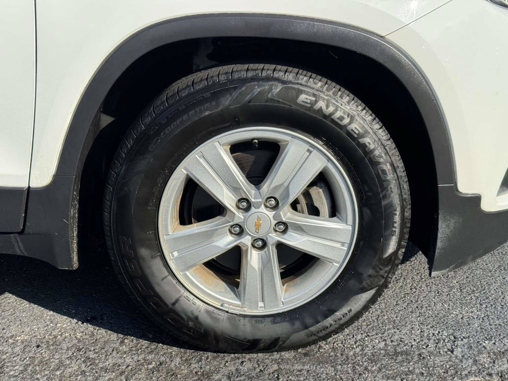 Used 2020 Chevrolet Trax LT w/ LT Convenience Package FWD image 26