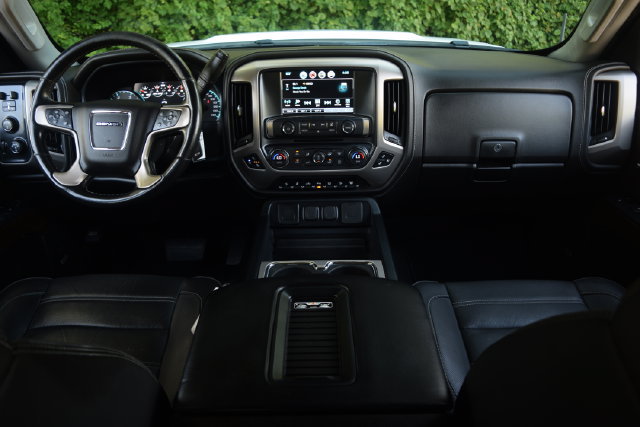 Used 2019 GMC Sierra 2500 Denali w/ Duramax Plus Package AWD/4WD image 8