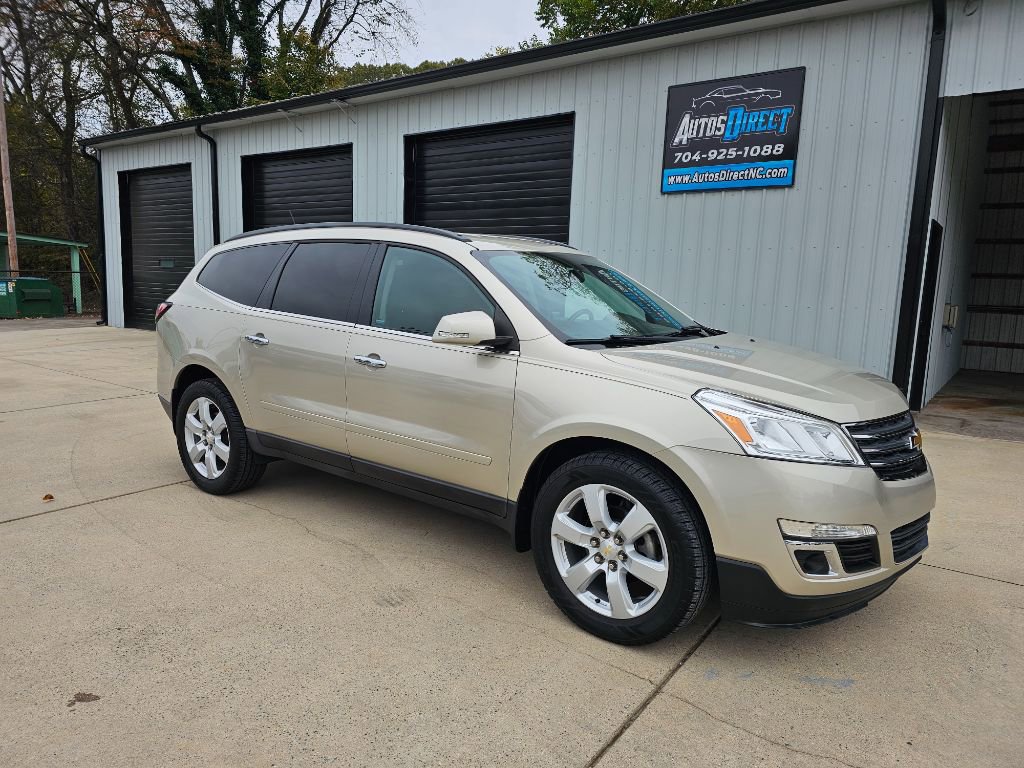 Used 2016 Chevrolet Traverse LT w/ Style and Technology Package image 4