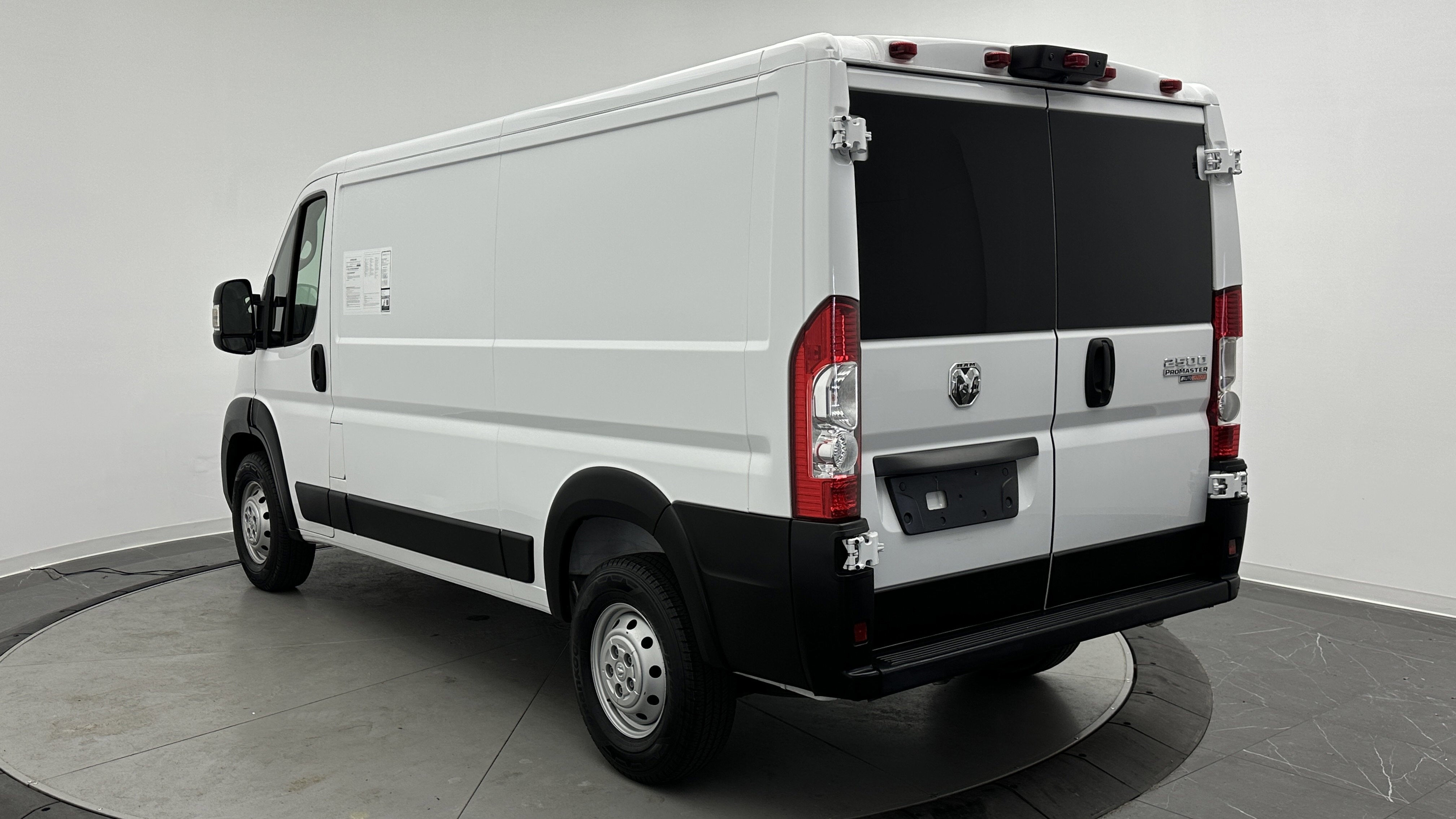 Used 2023 RAM ProMaster 2500 image 4