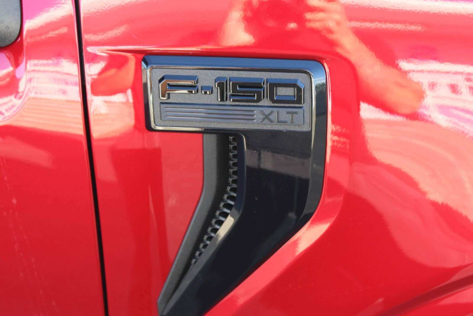 New 2025 Ford F150 XLT w/ Equipment Group 302A MID image 10