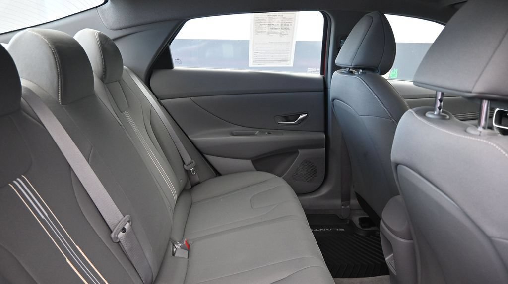 Used 2025 Hyundai Elantra Sport FWD image 13