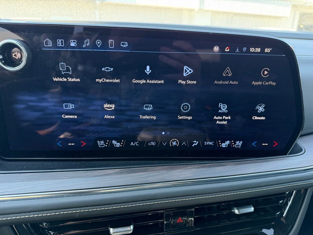 Used 2025 Chevrolet Suburban Premier image 9