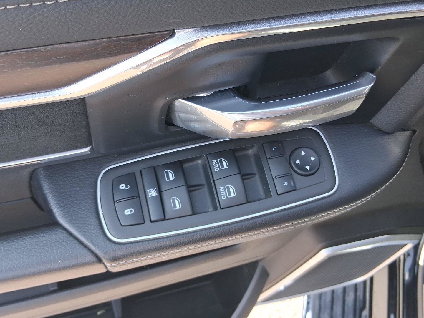 Used 2022 RAM 3500 Laramie AWD/4WD image 23