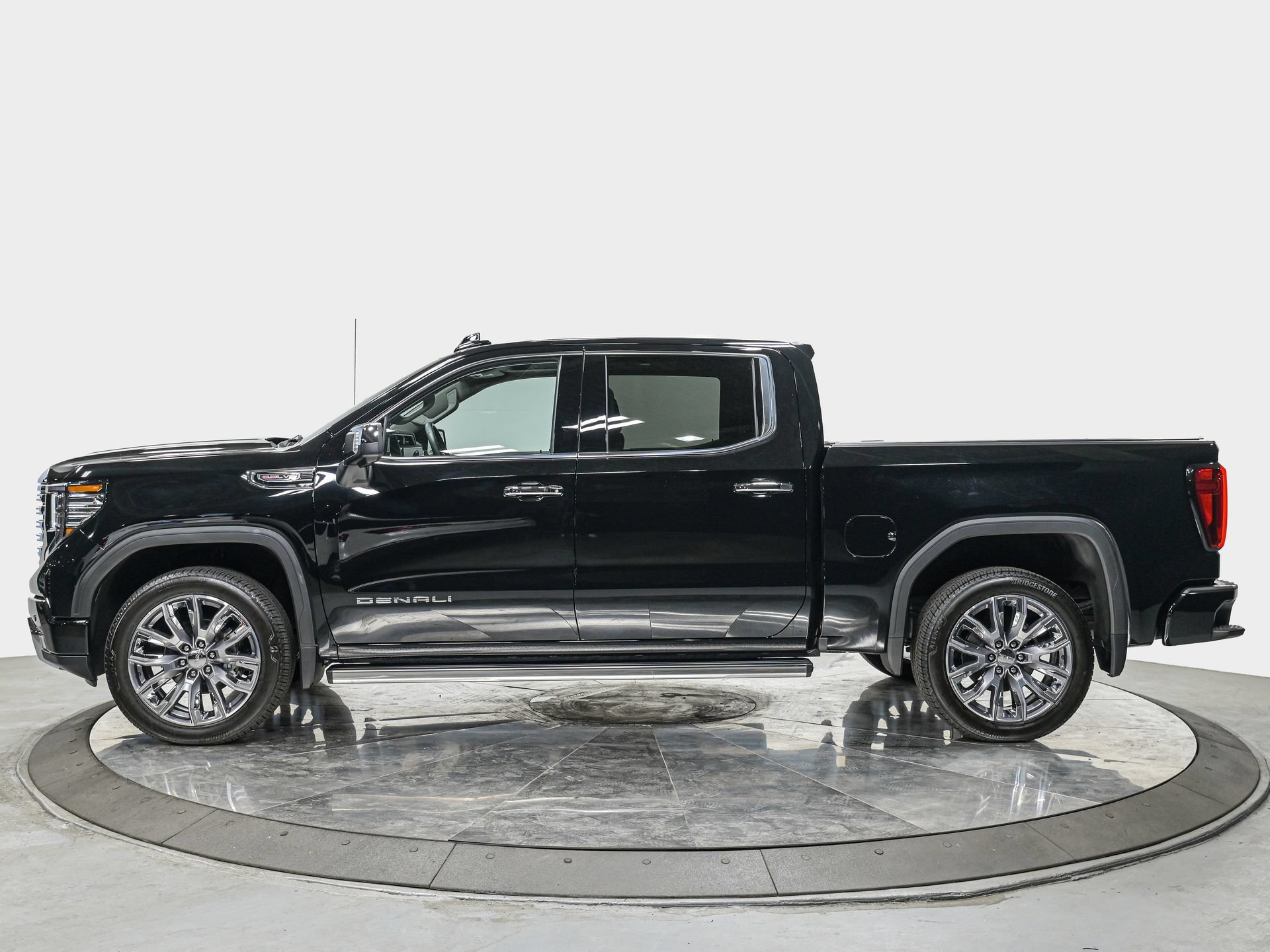Used 2026 GMC Sierra 1500 Denali AWD/4WD image 2