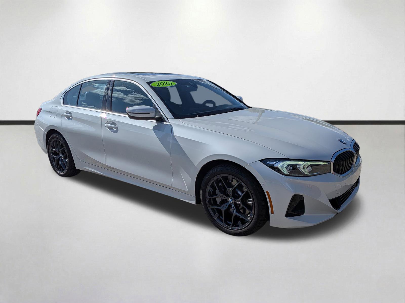 Used 2025 BMW 330i Sedan image 1
