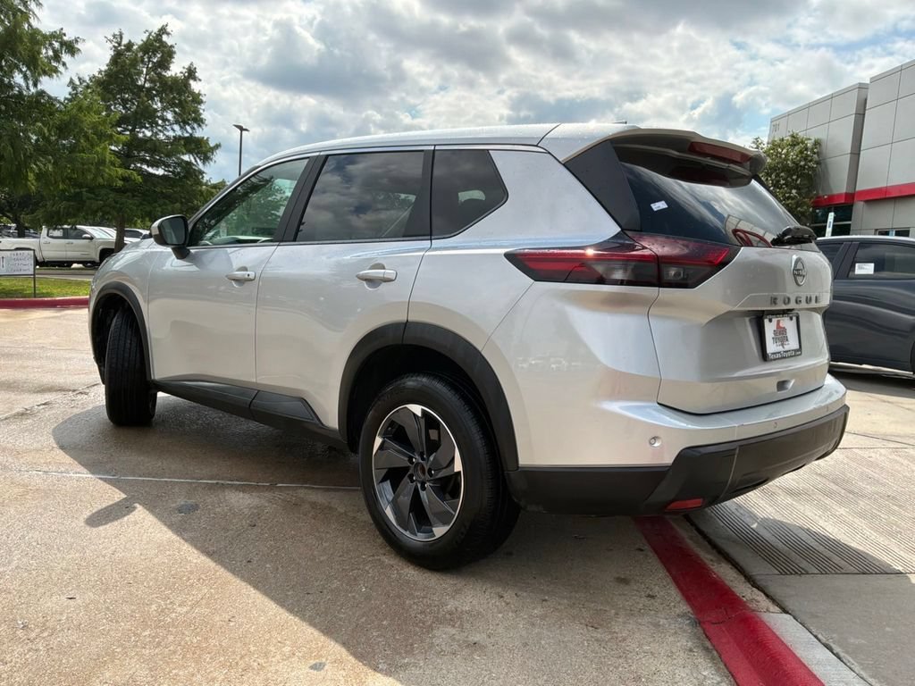 Used 2025 Nissan Rogue SV FWD image 7