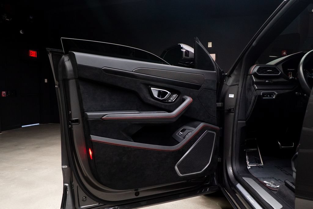 Used 2023 Lamborghini Urus Performante AWD/4WD image 34