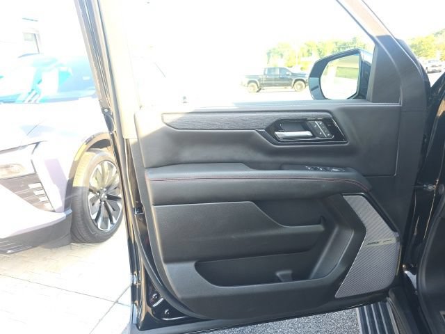 Used 2025 GMC Yukon AT4 Ultimate AWD/4WD image 15