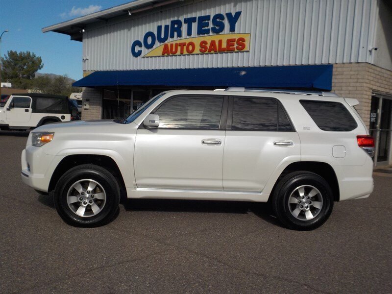 Used 2013 Toyota 4Runner SR5 w/ Premium Pkg image 3