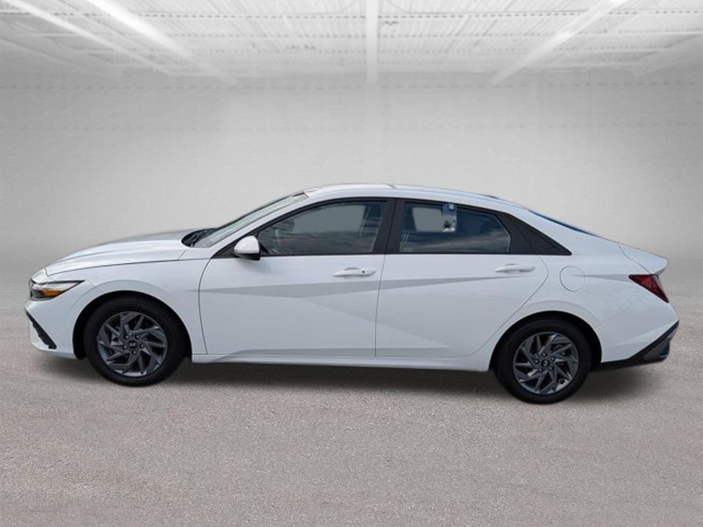 Used 2024 Hyundai Elantra SEL FWD image 8