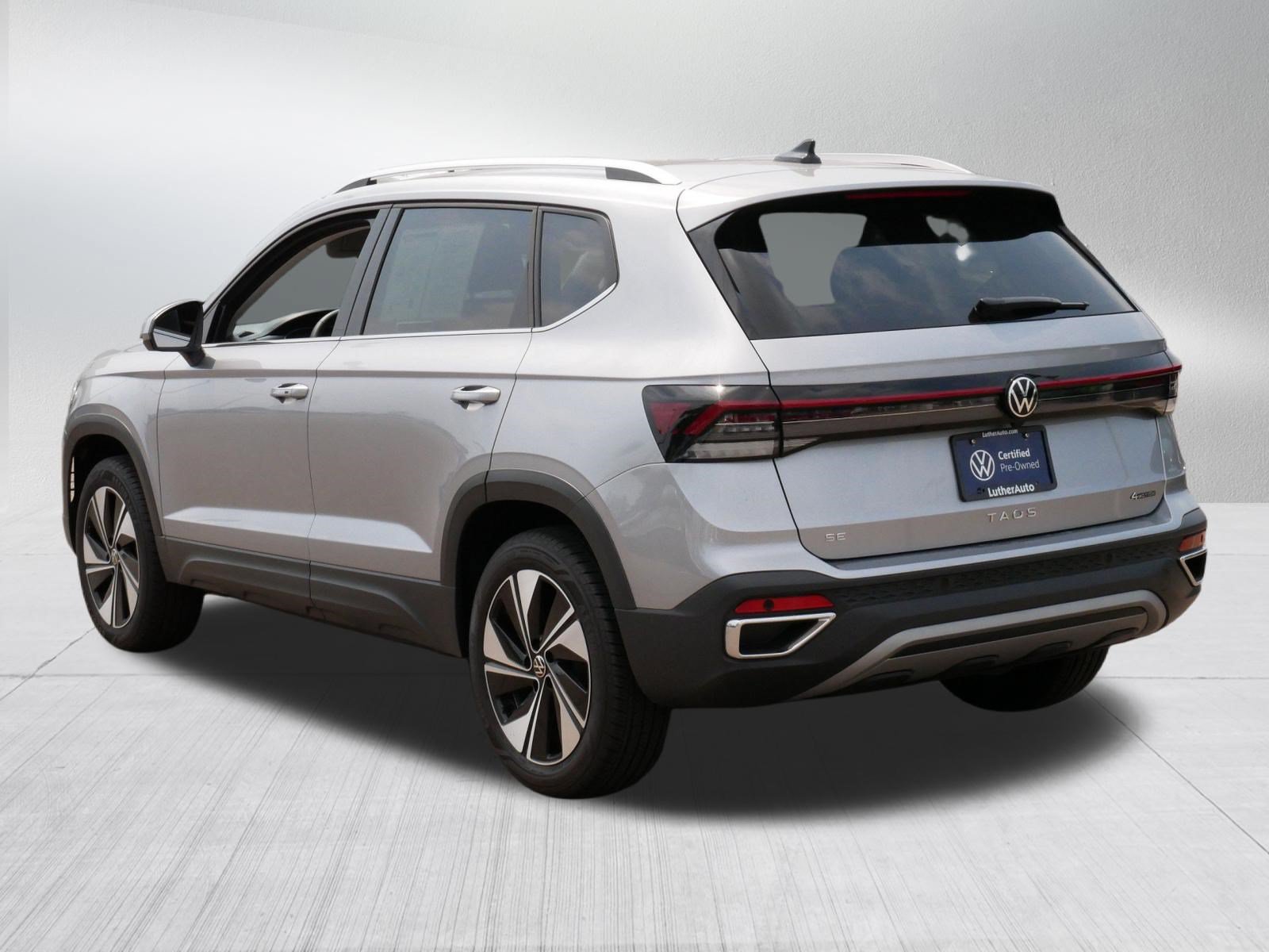 Used 2025 Volkswagen Taos SE w/ Panoramic Sunroof Package AWD/4WD image 5