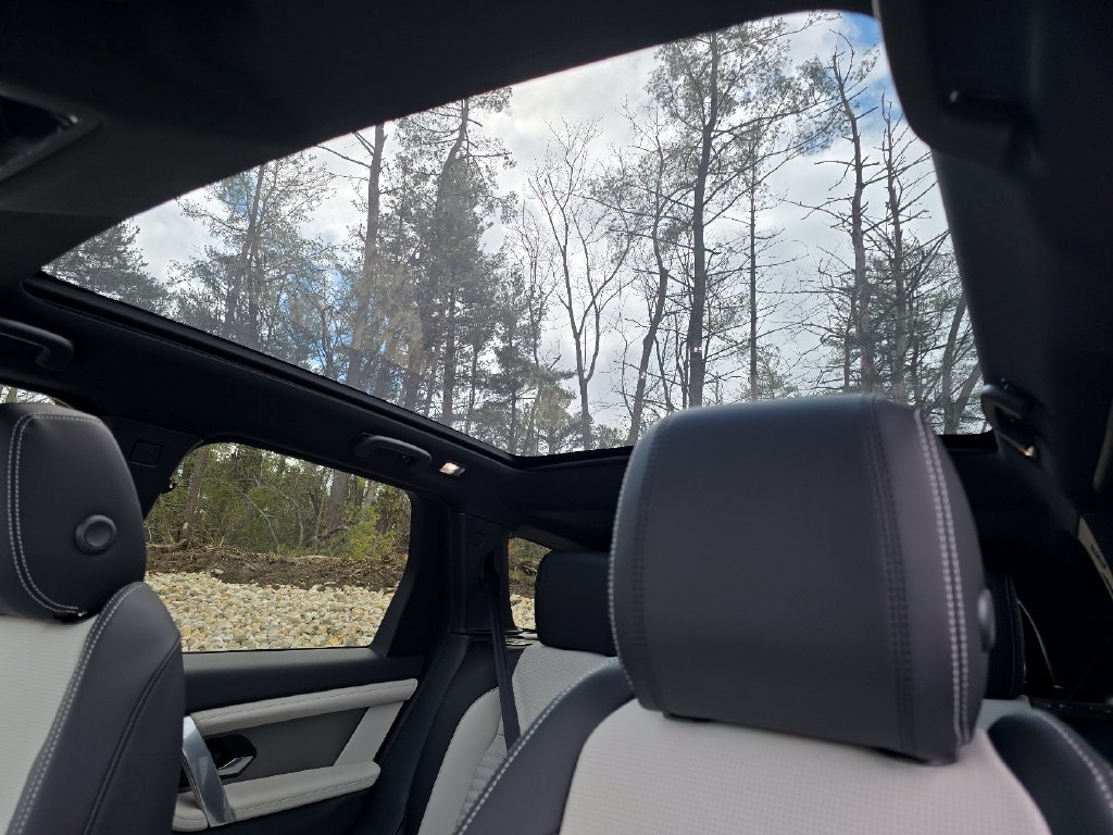 New 2026 Land Rover Discovery Sport Landmark AWD/4WD image 3