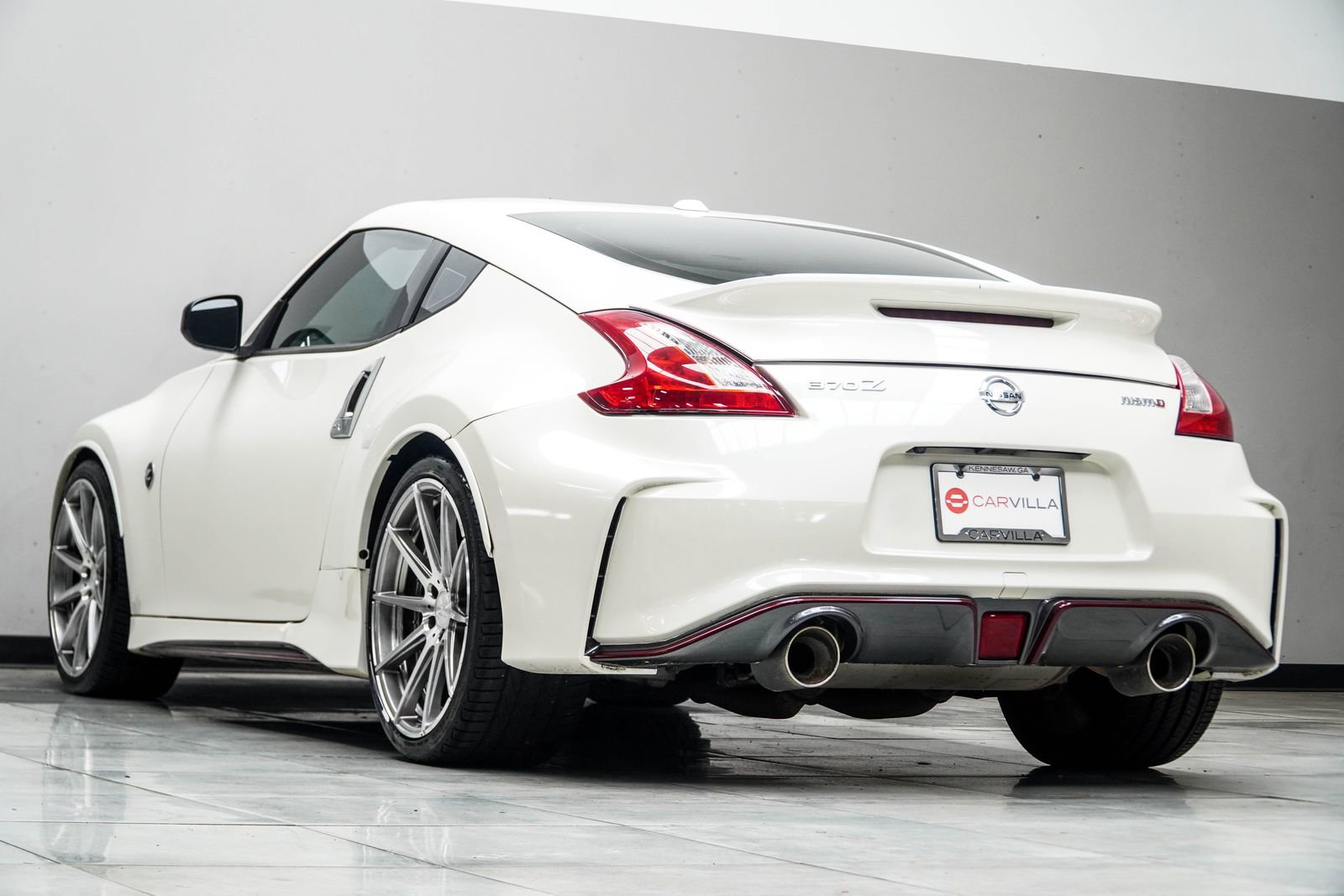 Used 2017 Nissan 370Z NISMO RWD image 10