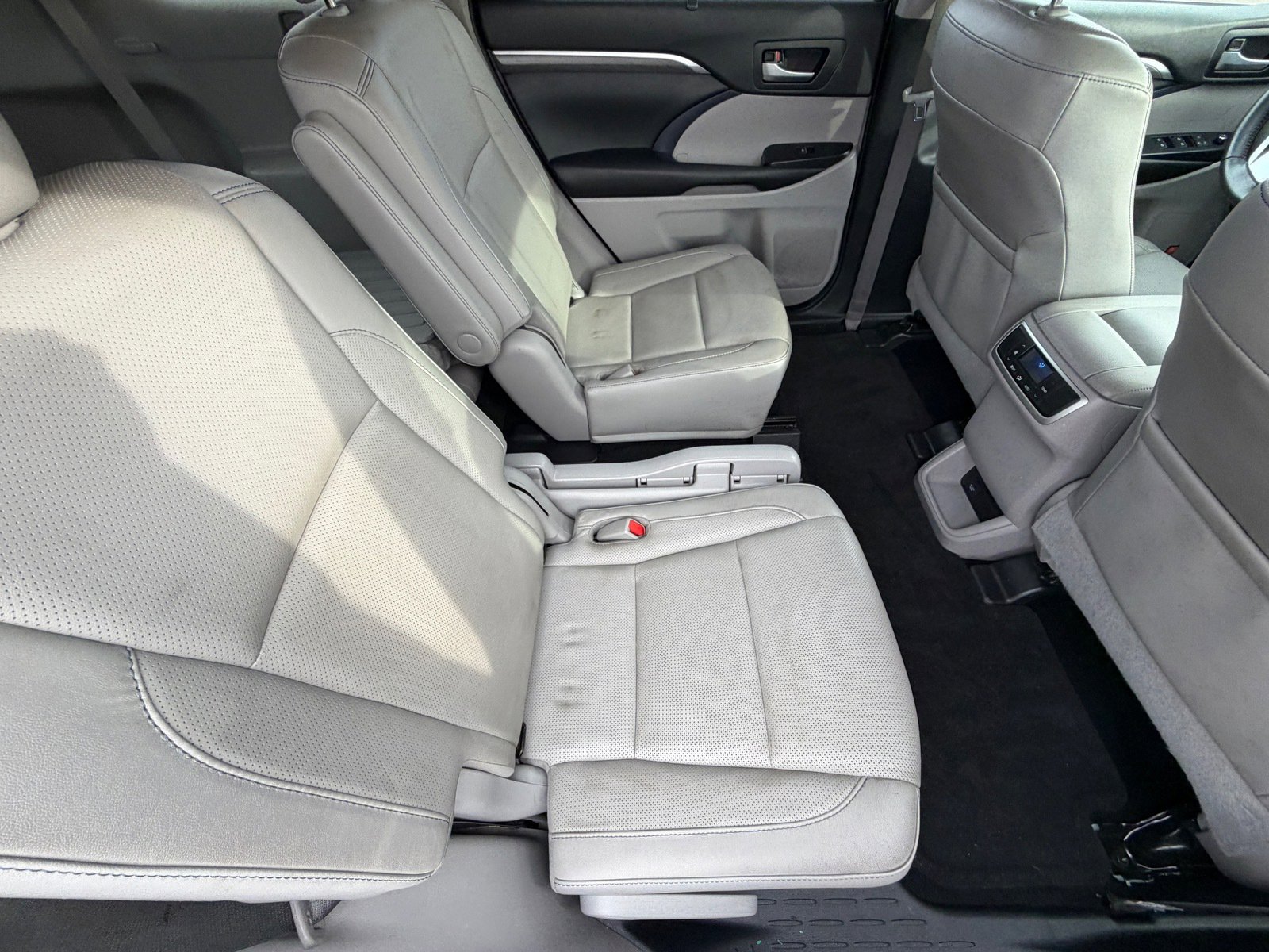 Used 2019 Toyota Highlander Limited image 12
