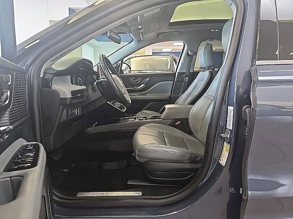 Used 2022 Lincoln Corsair AWD w/ Premium Package image 12