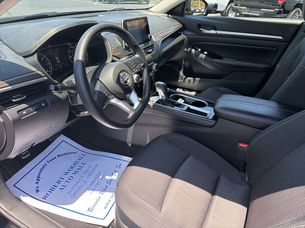 Used 2023 Nissan Altima 2.5 SV FWD image 14