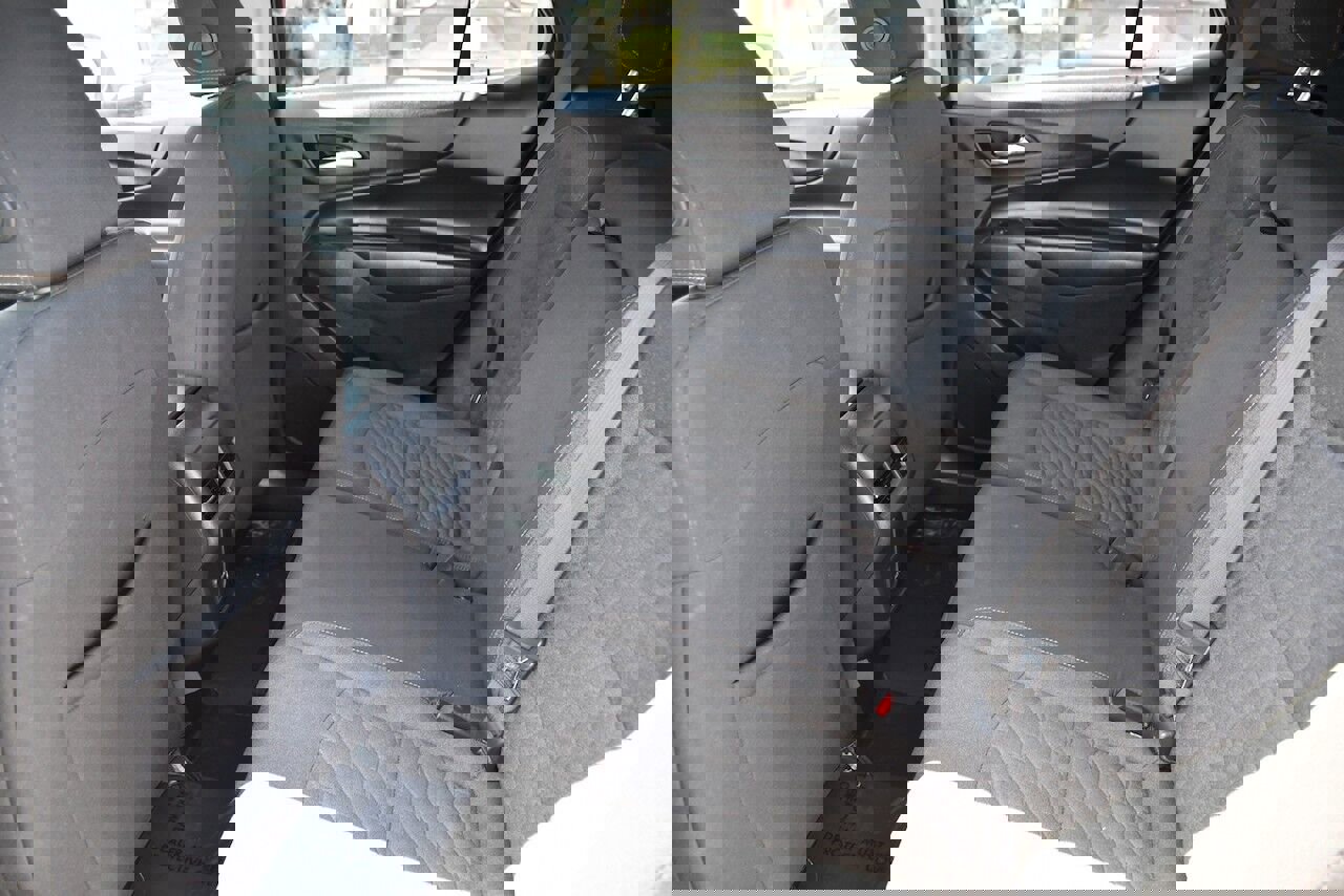 Used 2021 Chevrolet Equinox LT w/ Driver Convenience Package image 10