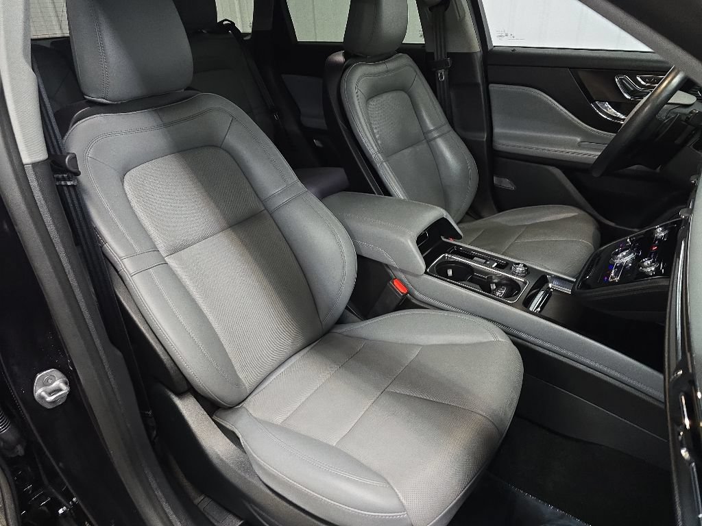 Used 2021 Lincoln Corsair AWD w/ Premium Package image 18