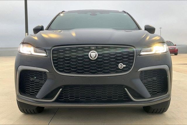 Used 2021 Jaguar F-PACE SVR image 2