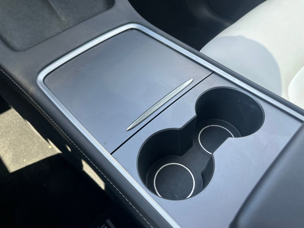 Used 2024 Tesla Model Y 2WD image 21