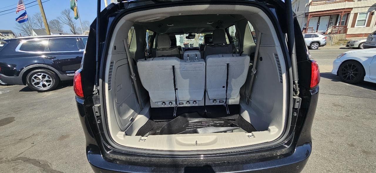 Used 2018 Chrysler Pacifica Limited w/ Advanced Safetytec Group image 19