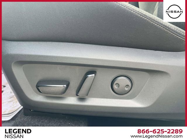 Used 2025 Nissan Rogue SV image 18