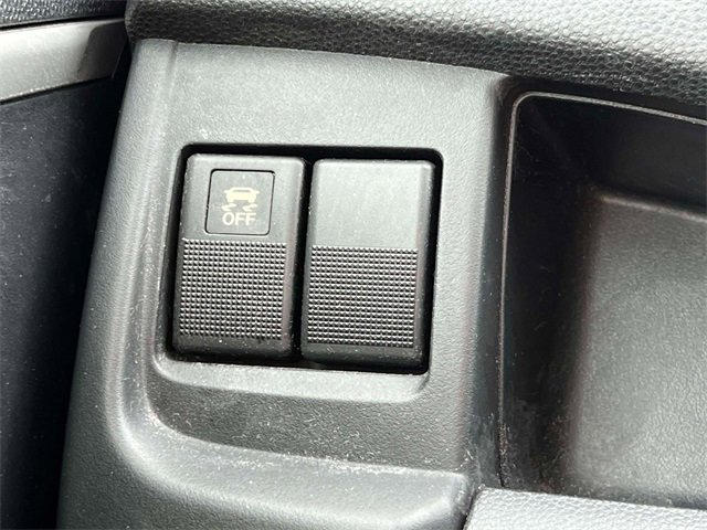 Used 2013 MAZDA MAZDA5 Sport image 19