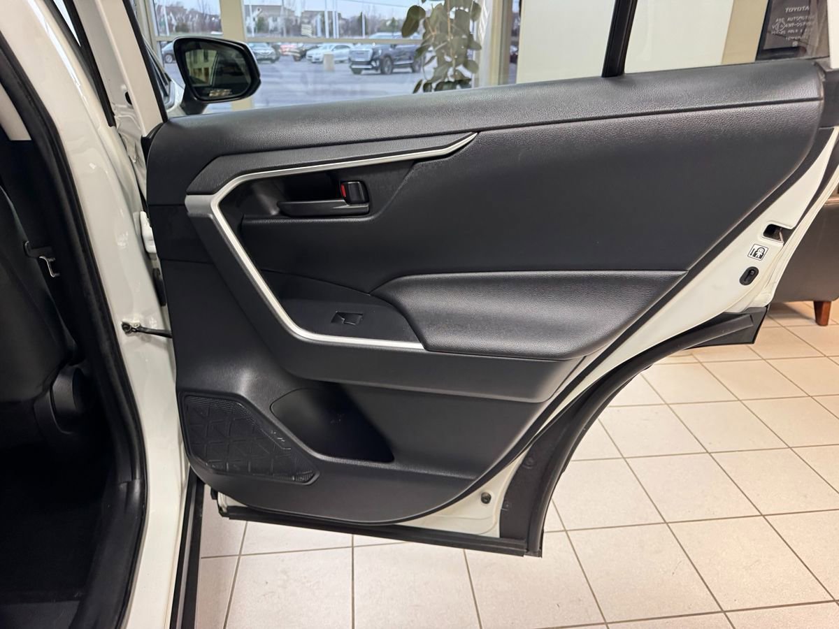 Used 2019 Toyota RAV4 LE w/ All Weather Liner Package AWD/4WD image 45