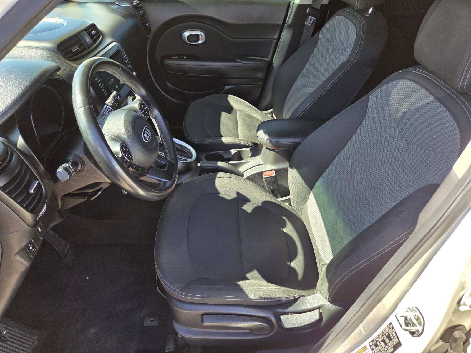 Used 2018 Kia Soul + image 10