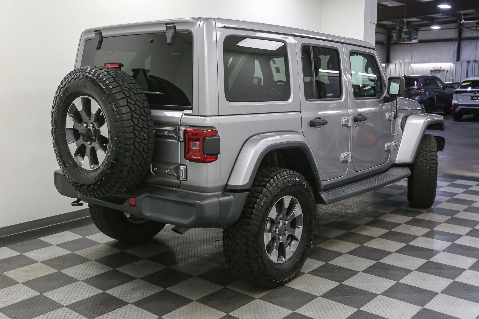 Used 2018 Jeep Wrangler Unlimited Sahara w/ Uconnect 4C Nav & Sound Group AWD/4WD image 8