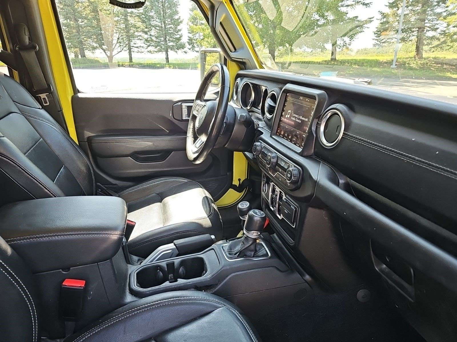 Used 2023 Jeep Wrangler Unlimited Sahara w/ Cold Weather Group AWD/4WD image 11