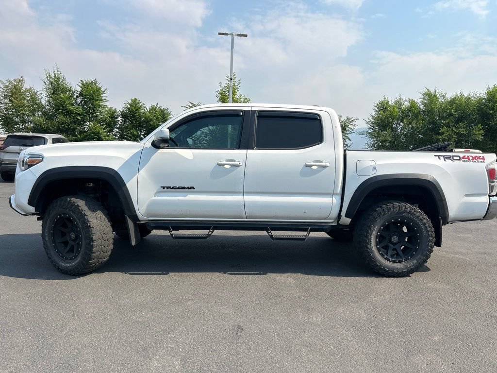 Used 2020 Toyota Tacoma TRD Off-Road AWD/4WD image 12