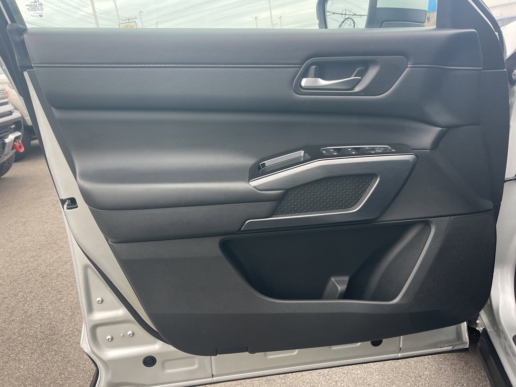 Used 2023 Nissan Pathfinder SL w/ SL Premium Package image 9